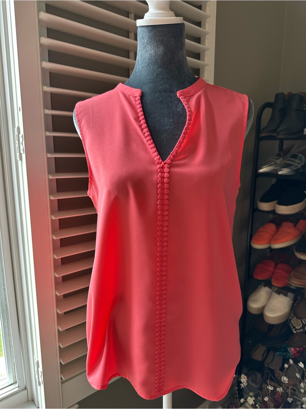 Banana Republic Split-V Sleeveless Tank with SS Eyelet Trim Coral Size Small